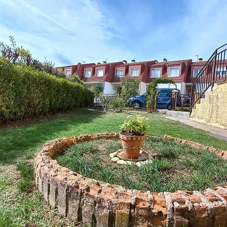 Alameda Con Chimenea Y Jardin Holiday home El Barco de Avila