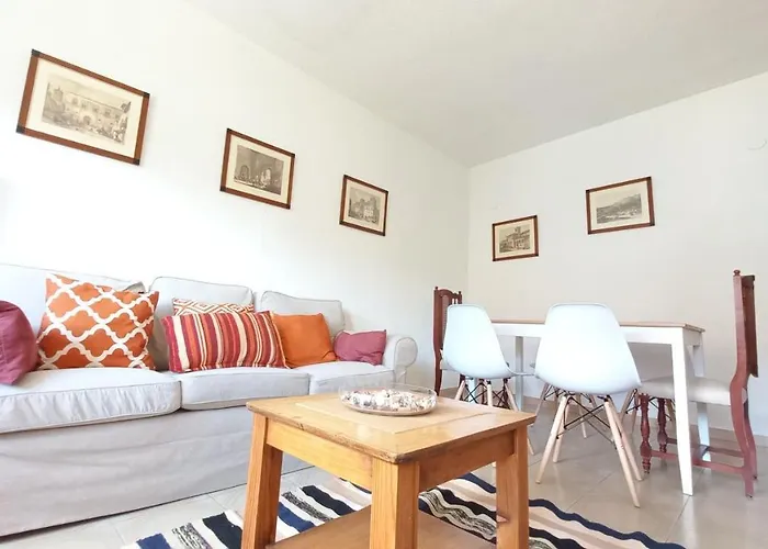 Alameda Con Chimenea Y Jardin 펜션