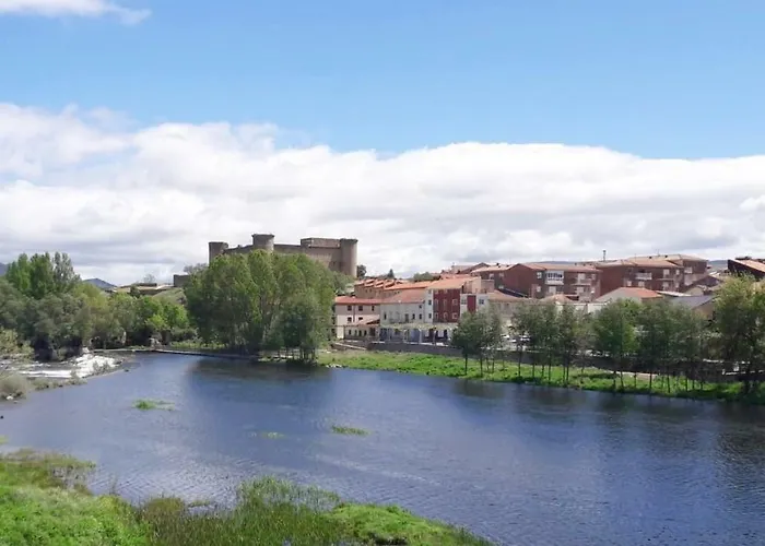 Alameda Con Chimenea Y Jardin El Barco de Ávila